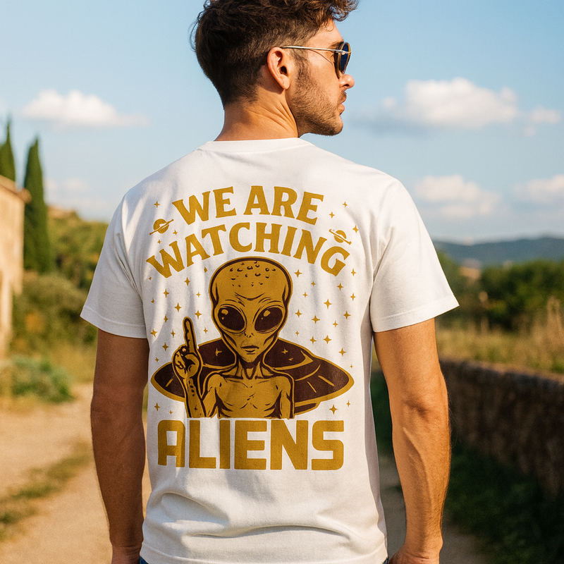T-SHIRT / PLAYERA ALIEN IS WATCHING WHITE